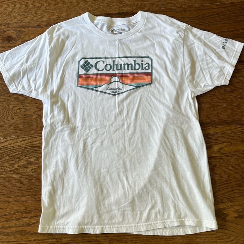 Columbia T-Shirt.